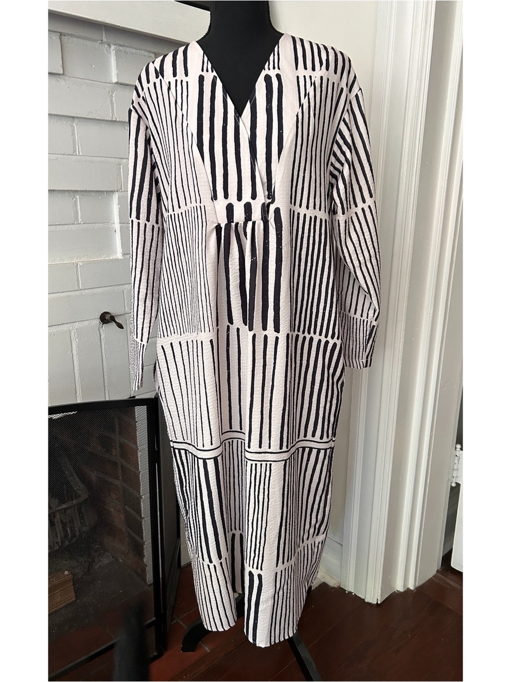 Women’s Long Black & White V Neck Dress Size M